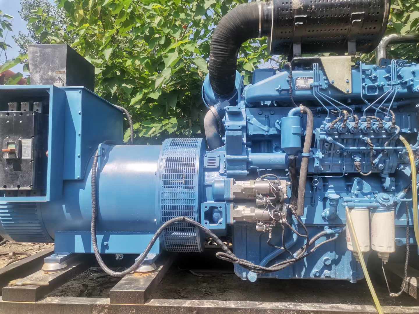 青田详细说明降低 800kW 柴油发电机输出电流波动的方法