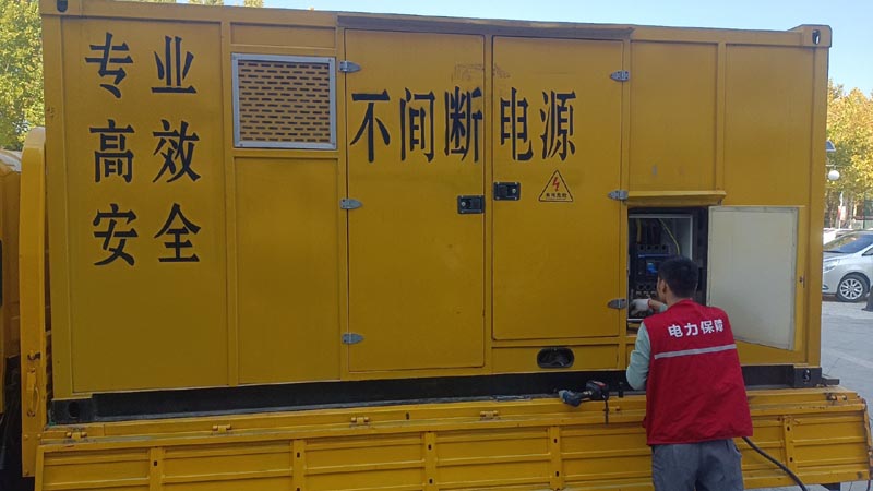 青田柴油发电机组和UPS电源配合使用时，如何避免切换过程中的电力中断？